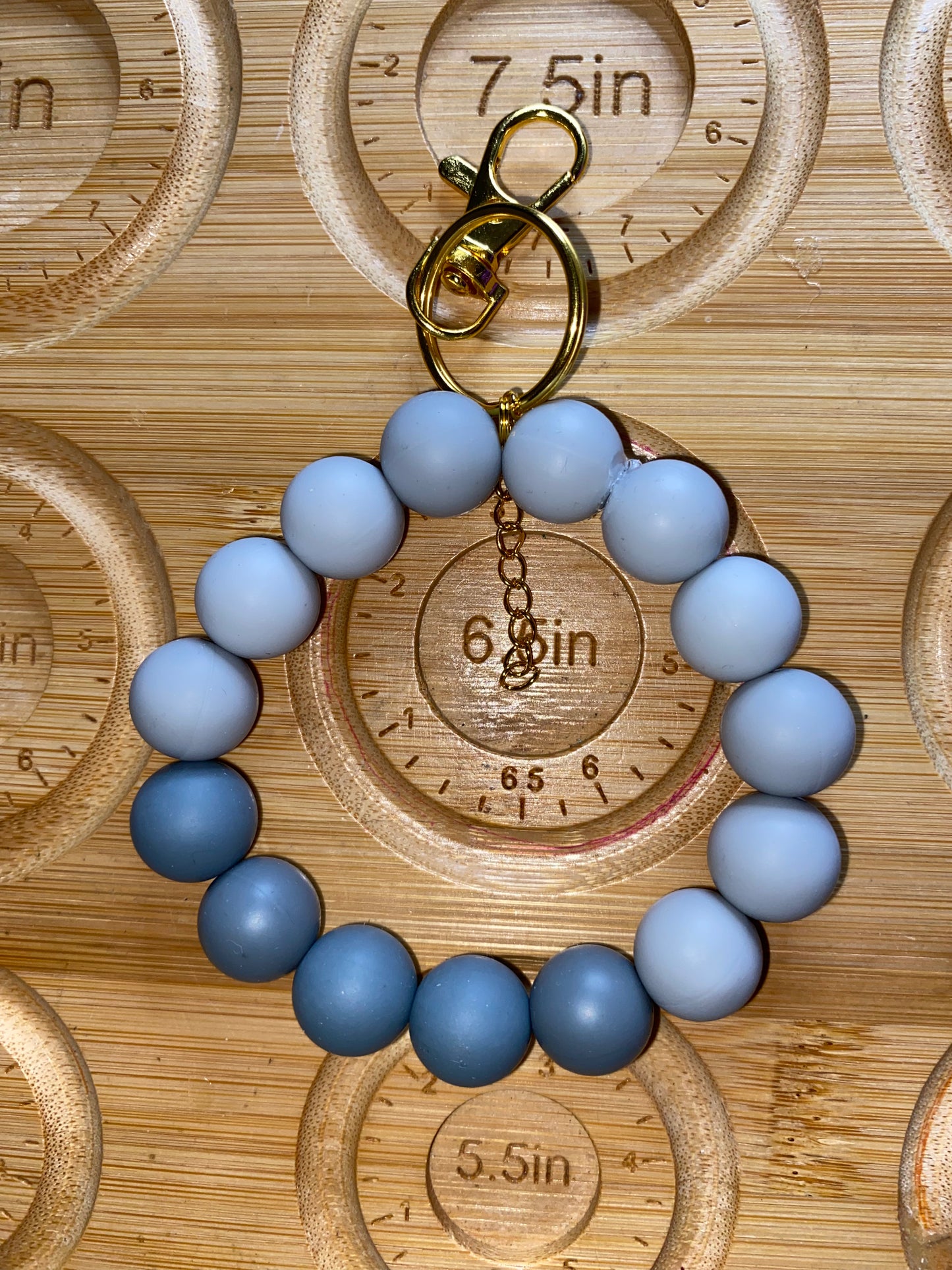 π©Ά Silver Mist Ombre Beaded Wristlet Keychain