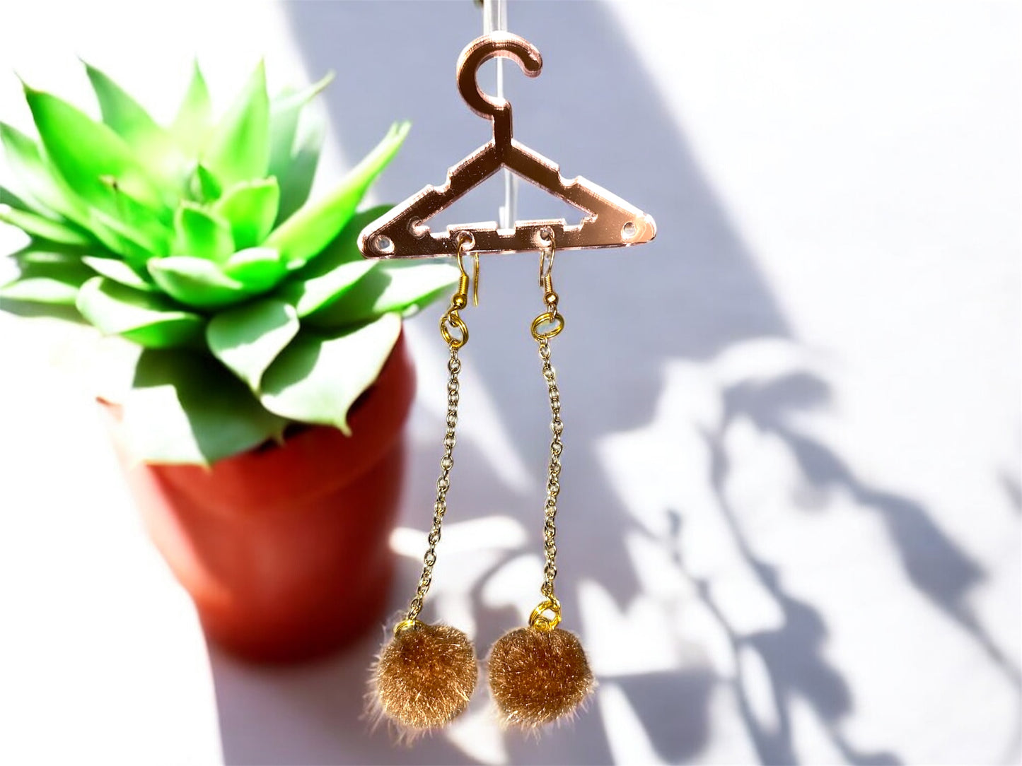 Fuzzy Eyez Earring {BROWN}